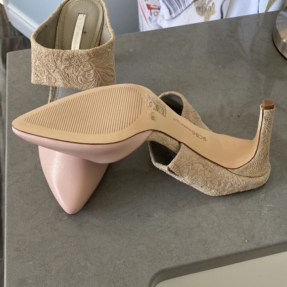 BCBG shoes - Picture 3 of 8